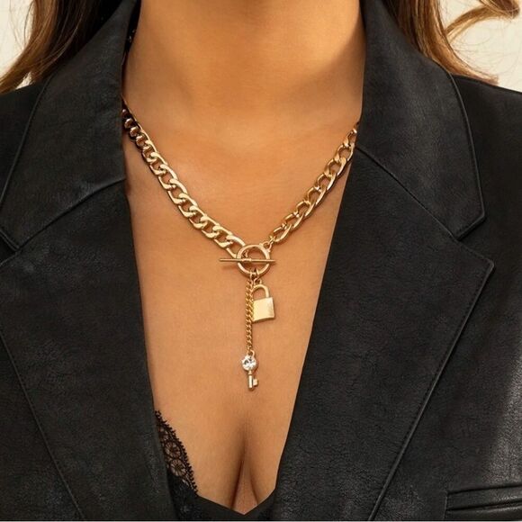 Fashion Gold Chain Necklace with Lock and Key Pendant - Picture 1 of 6